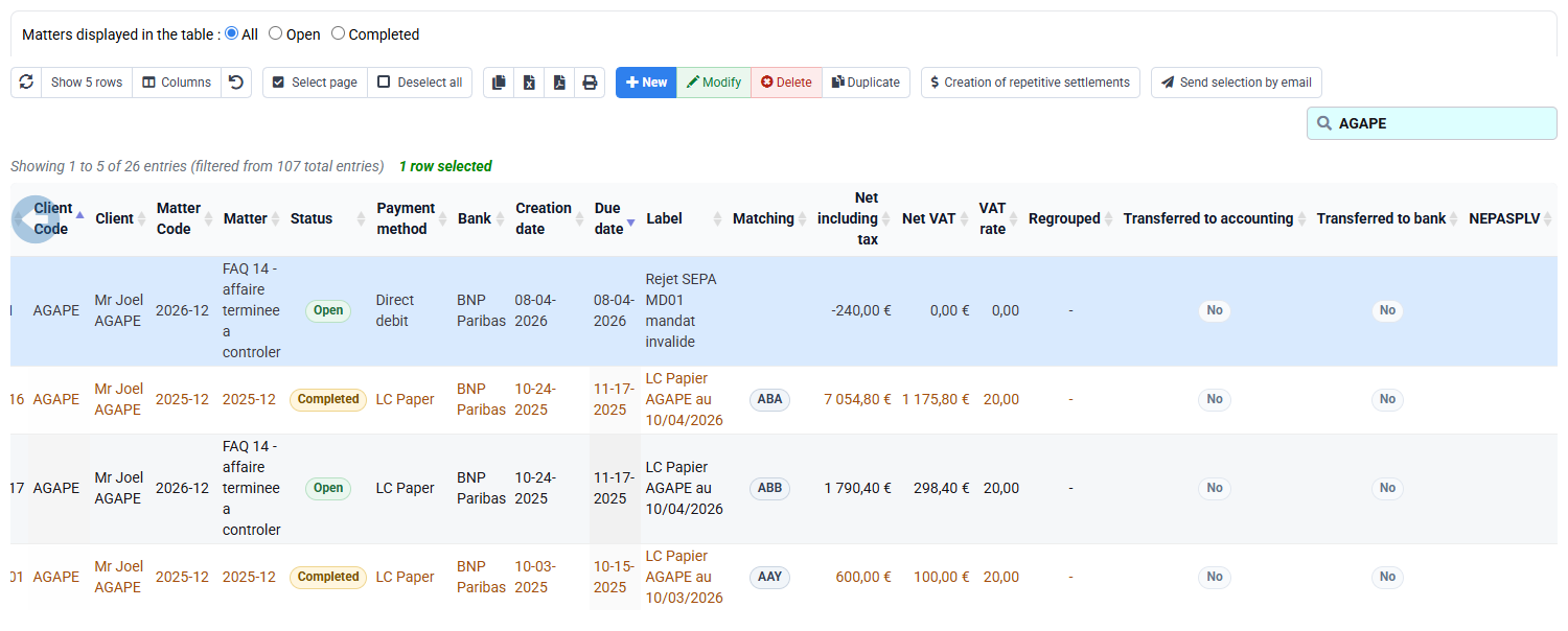 Payment table showing bank, method, reference, date and amount