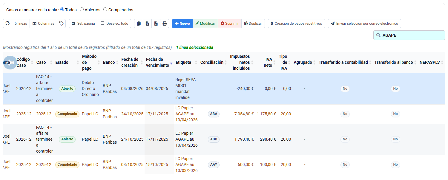 Tabla de cobros con referencias, clientes, banco, fechas, importes y estados