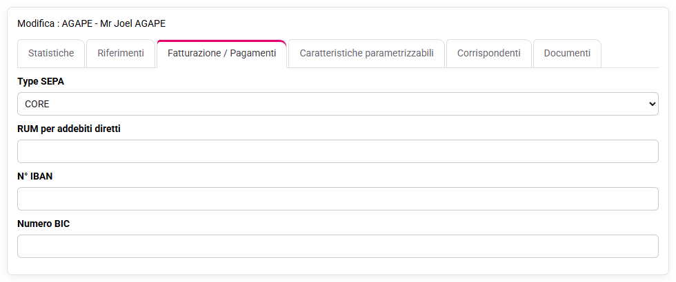 Scheda cliente con tipo di addebito e campi RUM, IBAN e BIC